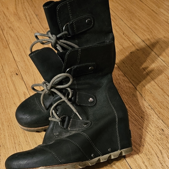 SOREL womans black wedge leather boots womans US size 8 - Picture 2 of 4